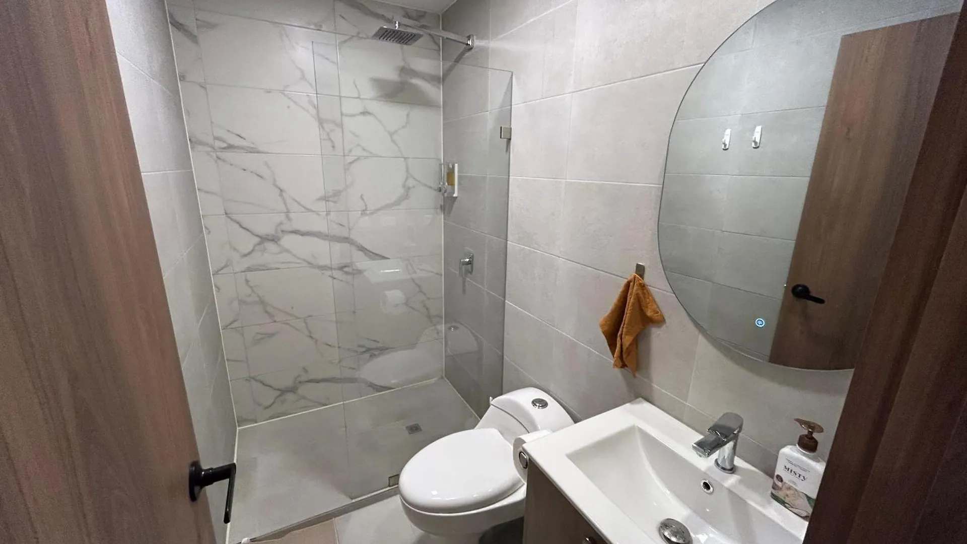 Mini Suite Cerca Del Parque La Carolina 基多